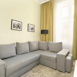  Apartment Jasne Studia Very Berry W Centrum Poznania By Renters Polen