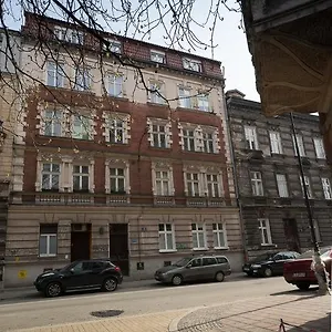 home-in-krakow-silvios-apartments.krakowhotelspoland.com/